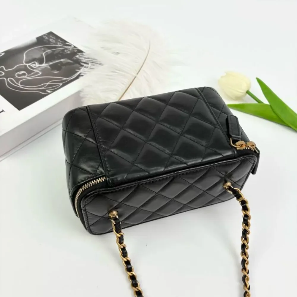 Chanel Women Pre-Loved Bag Very Good Condition